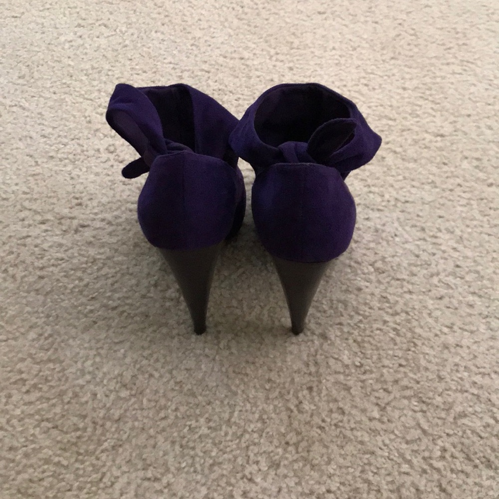 Shoes - Picture 3 of 4